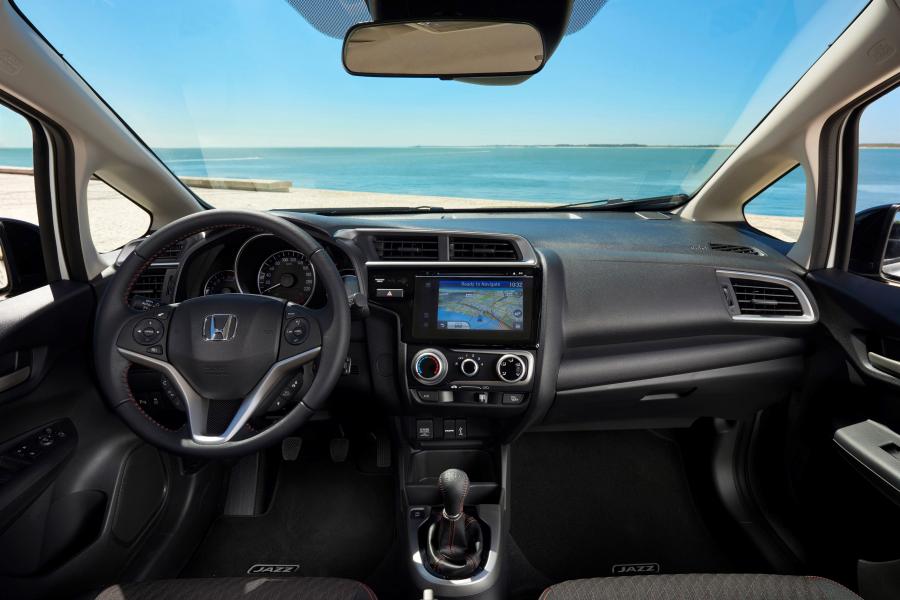 Торпедо Honda Jazz Dynamic 2017 года  (WW) (фото 6 из 41)